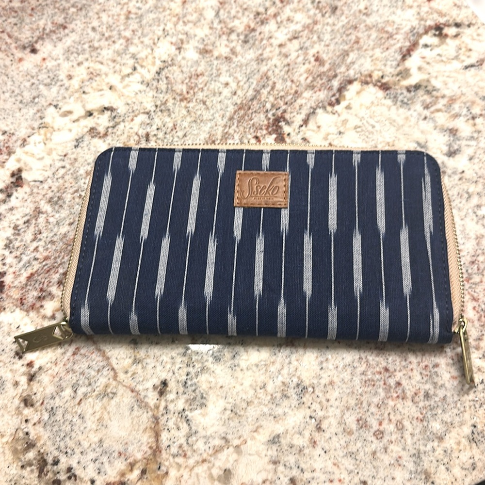 NWOT Sseko ikat full size zipper wallet